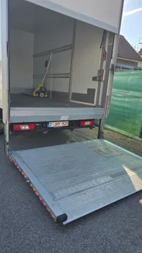 Transportador Camião Ford Transit Truck with tail lift em Dilbeek Bélgica